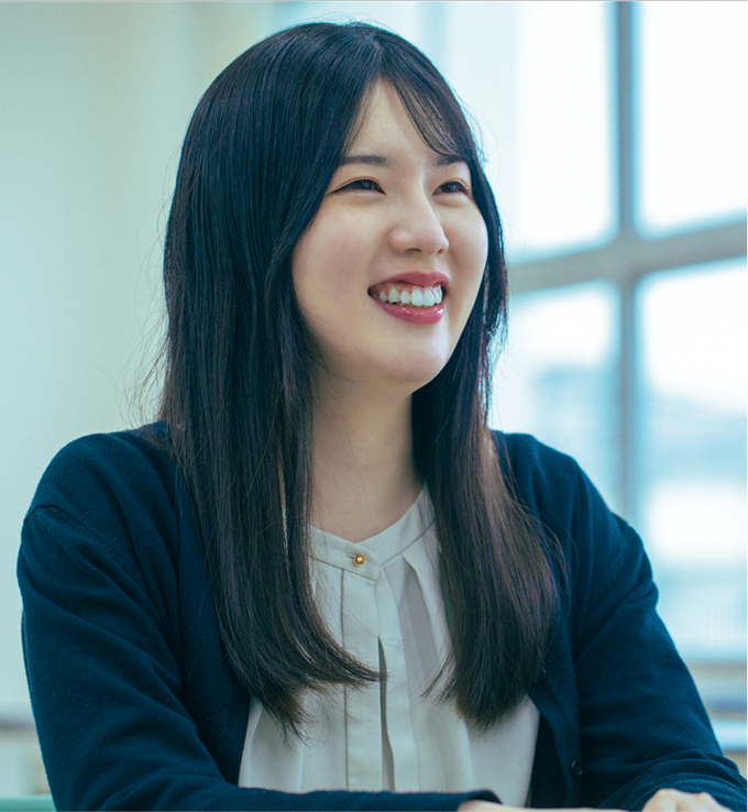 2022年都市環境設計科(建設技術者コース)の卒業生(女性)の様子