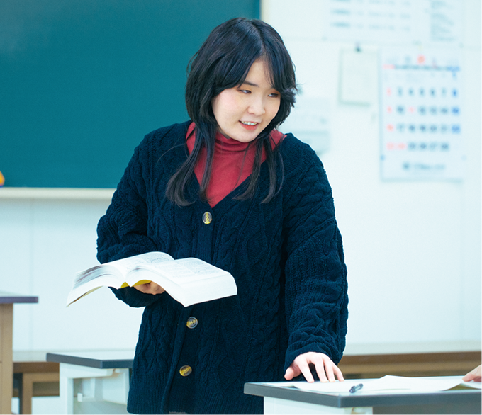 2022年都市環境設計科(教員養成コース)の卒業生(女性)の様子